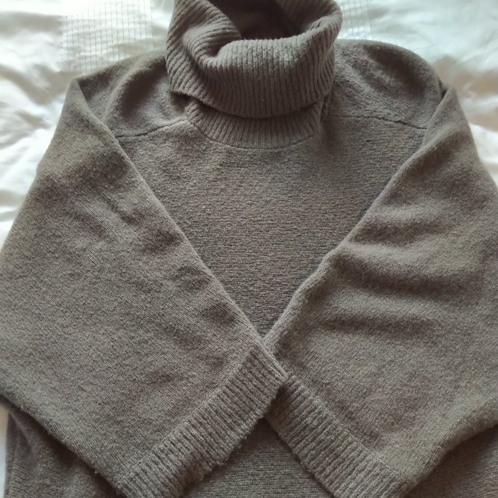 THEORY Taupe Ultra Light and Soft Wool & Cashmere Oversized Turtleneck Sweater